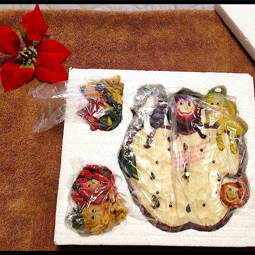 New Antique, kitchen clock set, veggie themed.